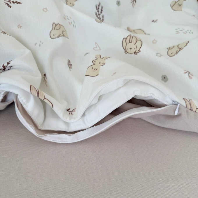 Set lenjerie de schimb pentru patut bebe 3 piese Iepurasi veseli (5)